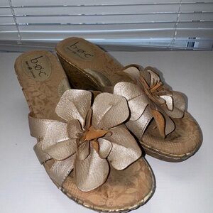 b.o.c. Women's Cream Sandals with Floral Detail size 9W
